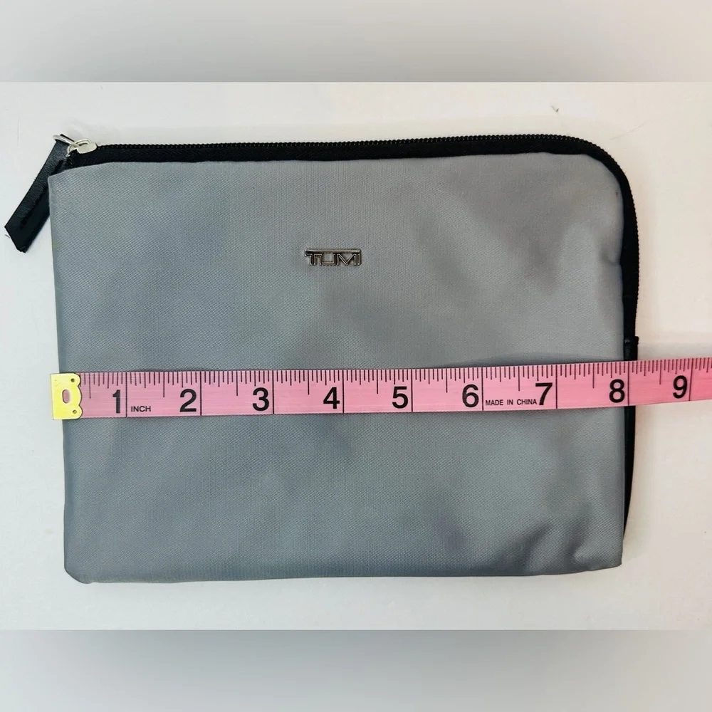 TUMI For Delta Airlines Gray Travel Zip Pouch Cosmetic Toiletries Bag Accessory